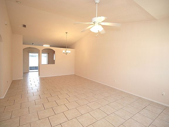 4th image of 14 Buttonwood Ln #A