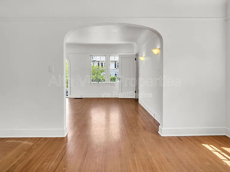 301 Brookes Ave — Photo 10