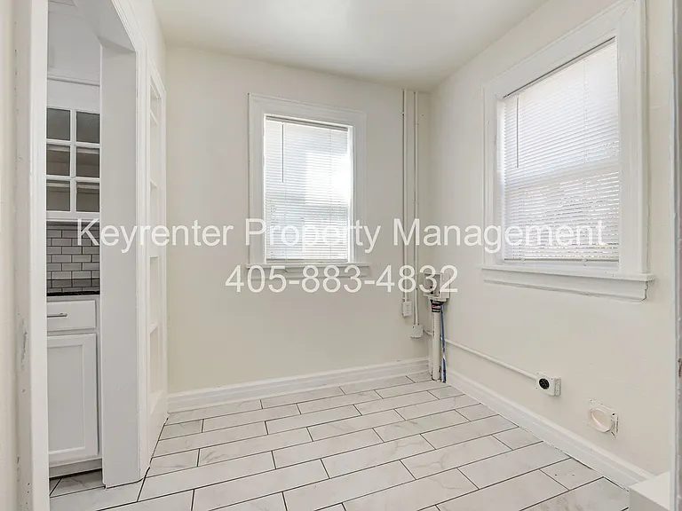 N Gatewood Ave Duplex — Photo 15