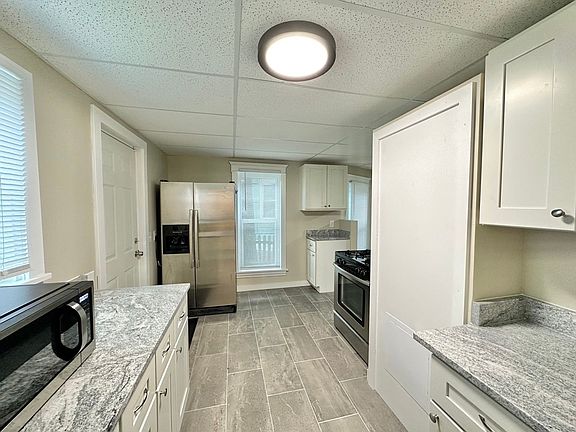 2nd image of 715 E 6th St #1