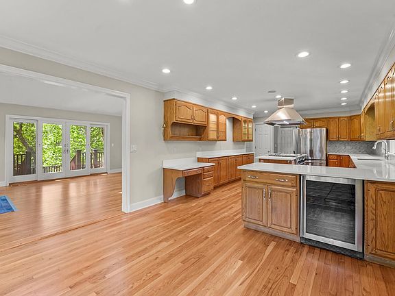 33 Nearwater Ln Riverside CT-large-044-044-010 new-1500x1000-72dpi.jpg