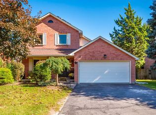 10 Handorf Dr, Cambridge, ON N3C 3Y2