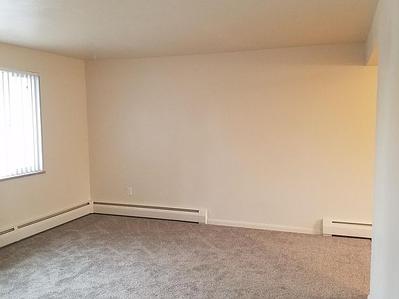 Living room, new carpet, new paint