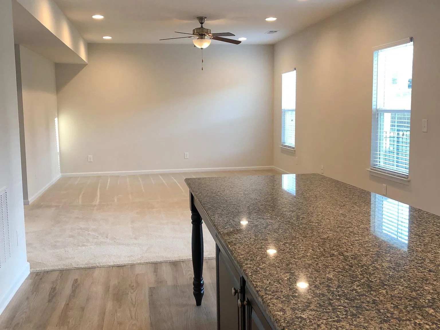 4 bed, 2.5 bath, 2385 sqft, $2,600 — Photo 4