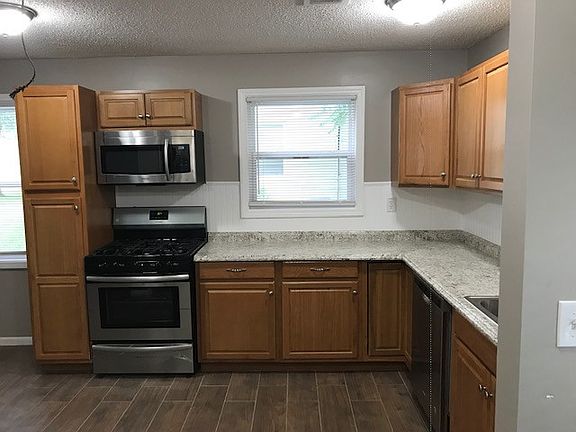 3rd image of 5028 Forest Ave