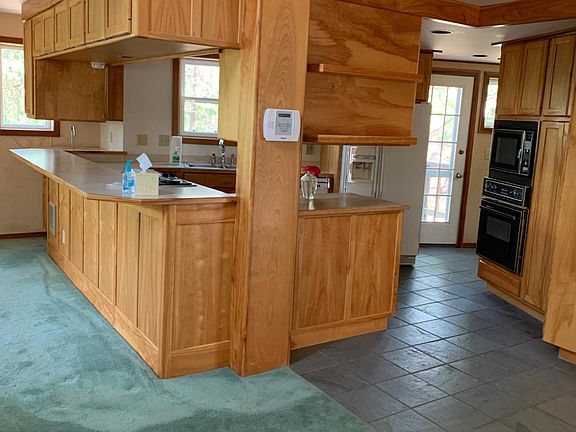 3rd image of 840 S Mountain Ave