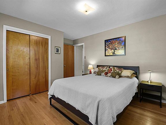 3rd image of 481 Buena Vista St