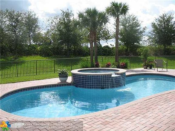 2nd image of 8320 NW 105th Ln