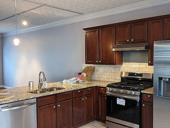 5th image of 506 Lantern Wood Dr