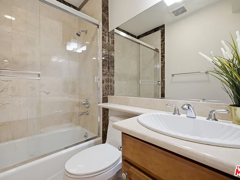 1838 Westholme Ave #203 — Photo 40