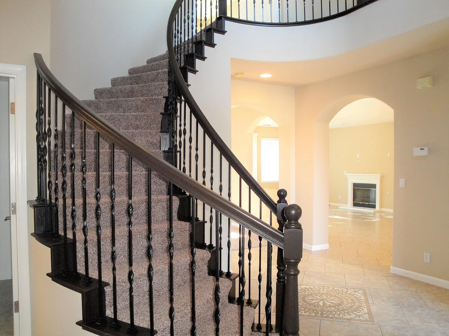 5 bed, 3.5 bath, 3150 sqft, $3,595 — Photo 3