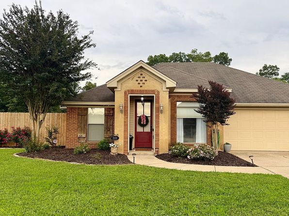 555 Oak Park Cir