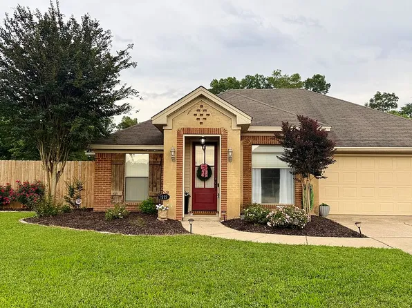555 Oak Park Cir, Pearl, MS 39208