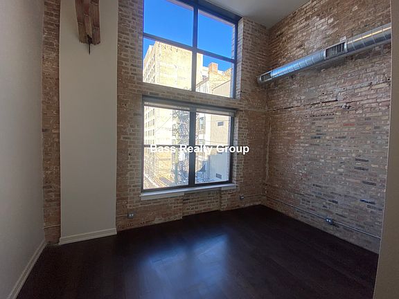 2nd image of 5021 N Kenmore Ave #314