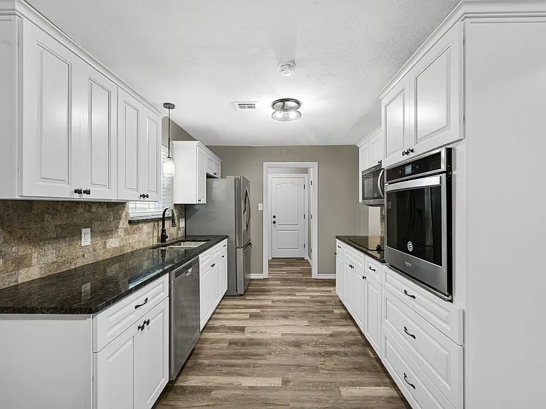 6943 NW Eisenhower Dr — Photo 12