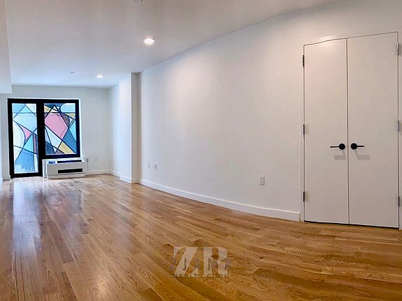 4th image of 25 E 19th St #B1