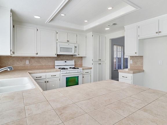 3rd image of 26209 Picton Ave