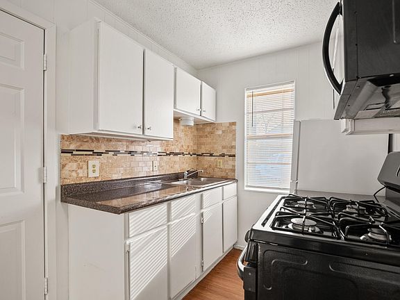 3rd image of 5300 Guadalupe St #108