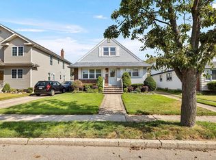 1023 Whittier Ave, New Hyde Park, NY