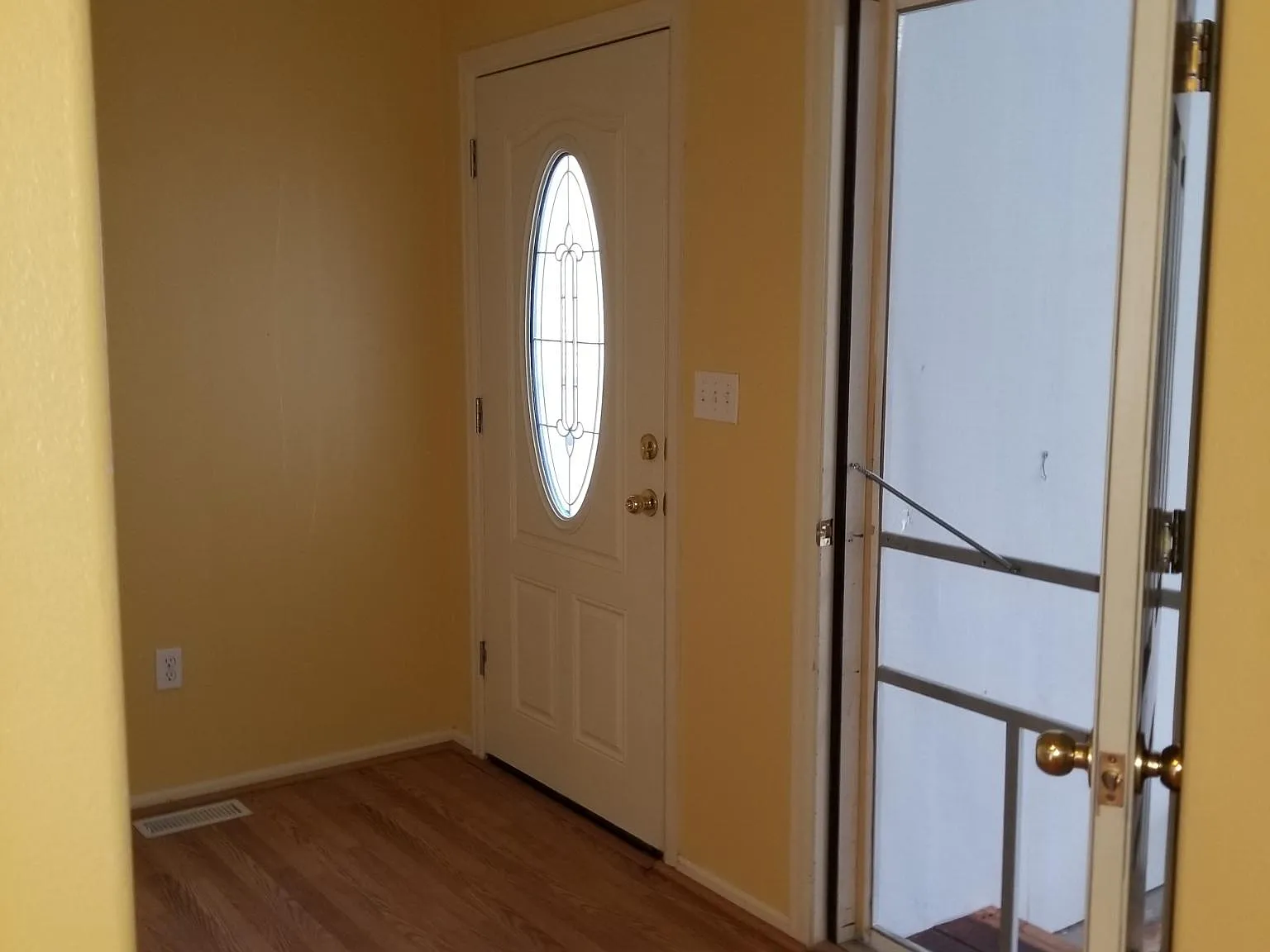 3 bed, 2.5 bath, 1480 sqft, $1,750 — Photo 3