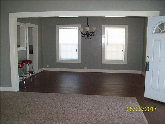4th image of 1042 Marshall St