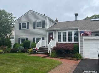 3543 Wadena St, Seaford, NY 11783
