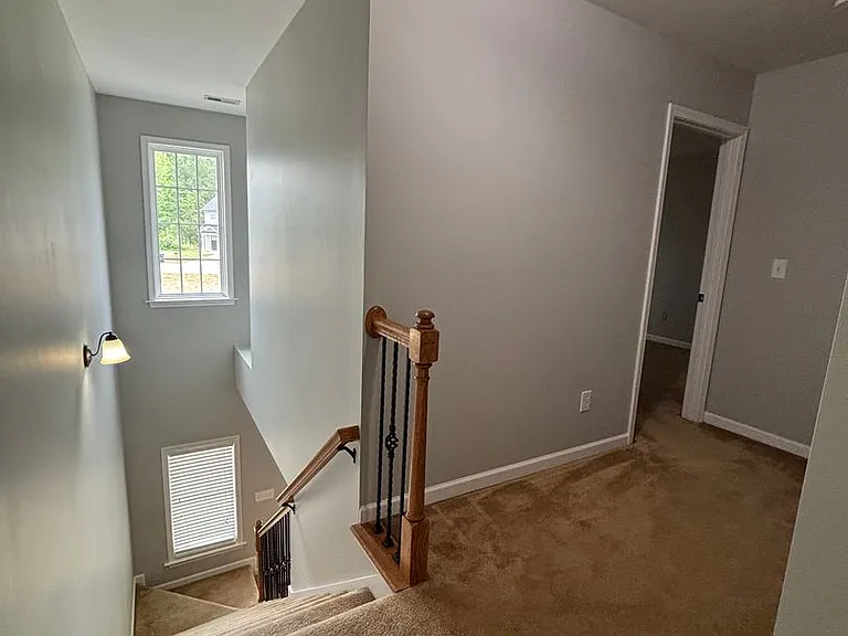 402 Beaumont Cir — Photo 8