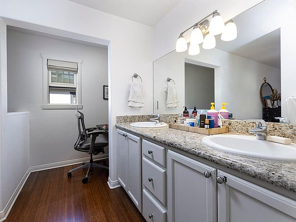 5th image of 2117 Castillo St APT B
