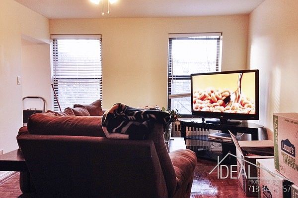 2nd image of 18 Tompkins Pl #2
