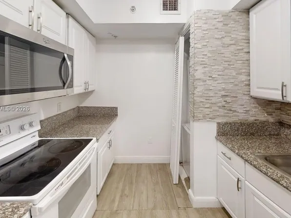 219 NW 12th Ave APT 514, Miami, FL 33128