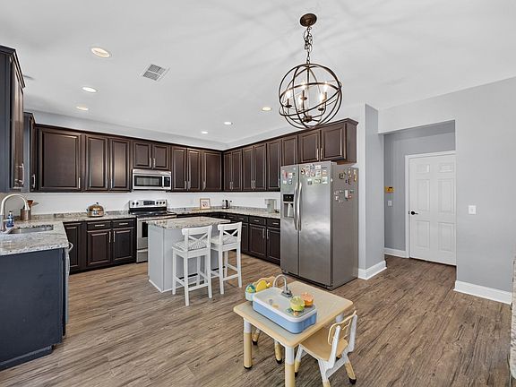4th image of 513 Adeline Ct