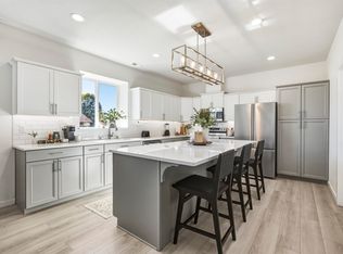 915 W Opal St, Pasco, WA 99301