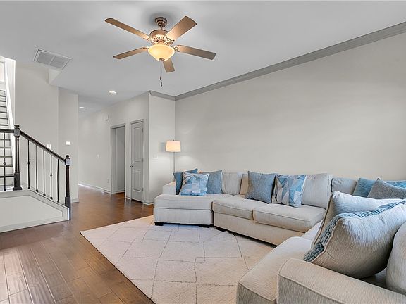 3rd image of 302 Phillips Dr