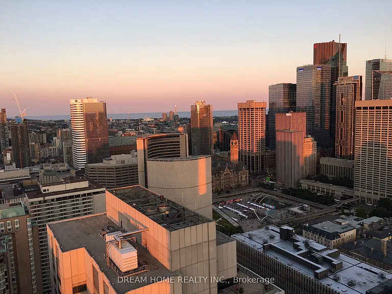 426 University Ave #Penthouse 310 — Photo 9
