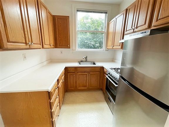 2nd image of 998 Divisadero St #301
