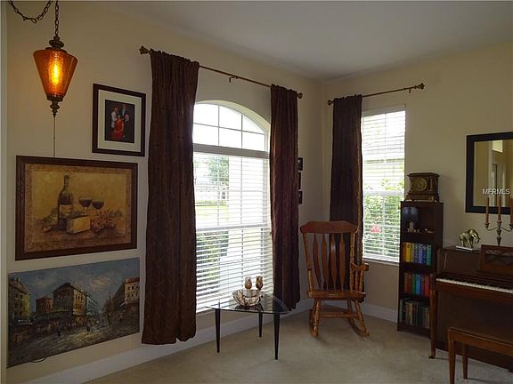 3rd image of 4914 Parkview Dr