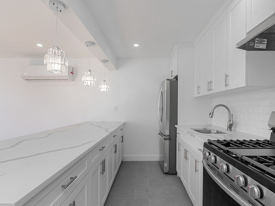 1st image of 25-36 21st St #1F