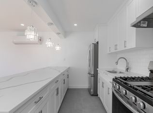 25-36 21st St #1F, Astoria, NY 11102