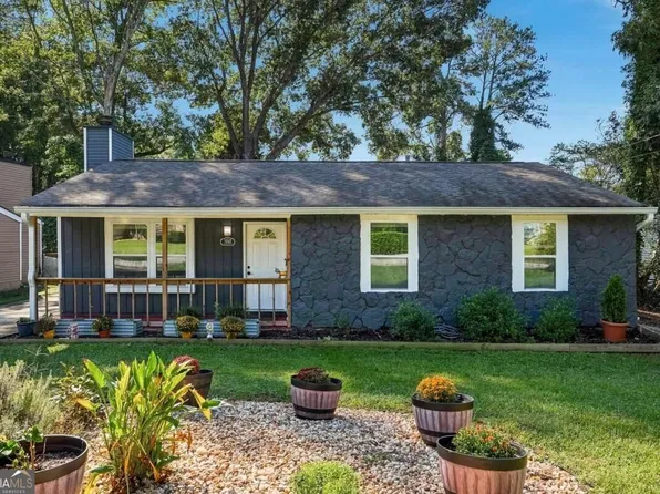 1262 Muirforest Ln, Stone Mountain, GA 30088