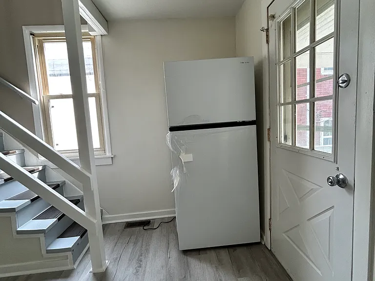 133 Springdale St — Photo 3