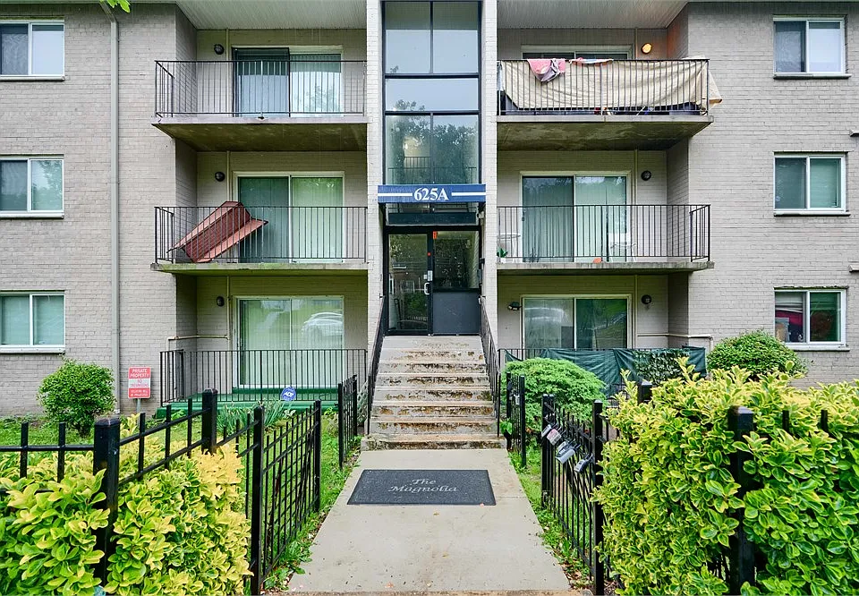 625A Chesapeake St SE #101
