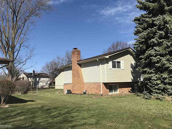 5th image of 41673 Harvard Dr
