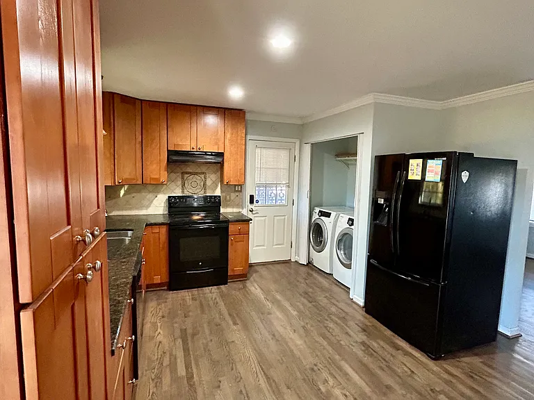 5305 Tabor Ct — Photo 8
