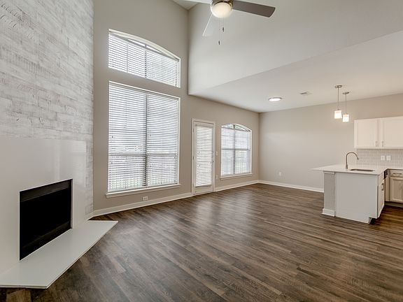 Designer Apartment Home - B3 Townhome