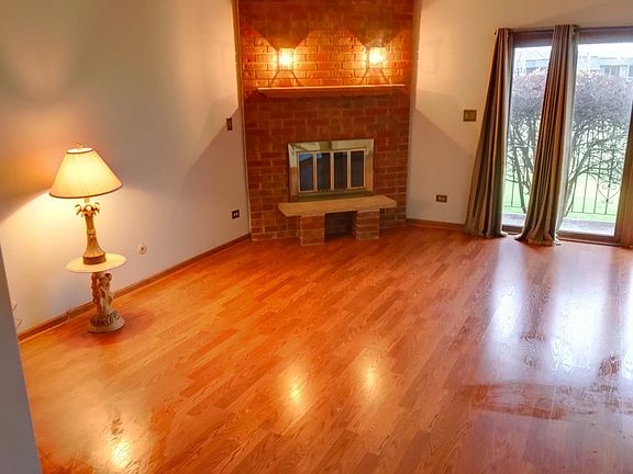 5th image of 15722 Deerfield Ct Unit 1n