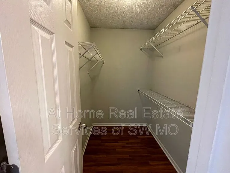 609 E Sunset St — Photo 8