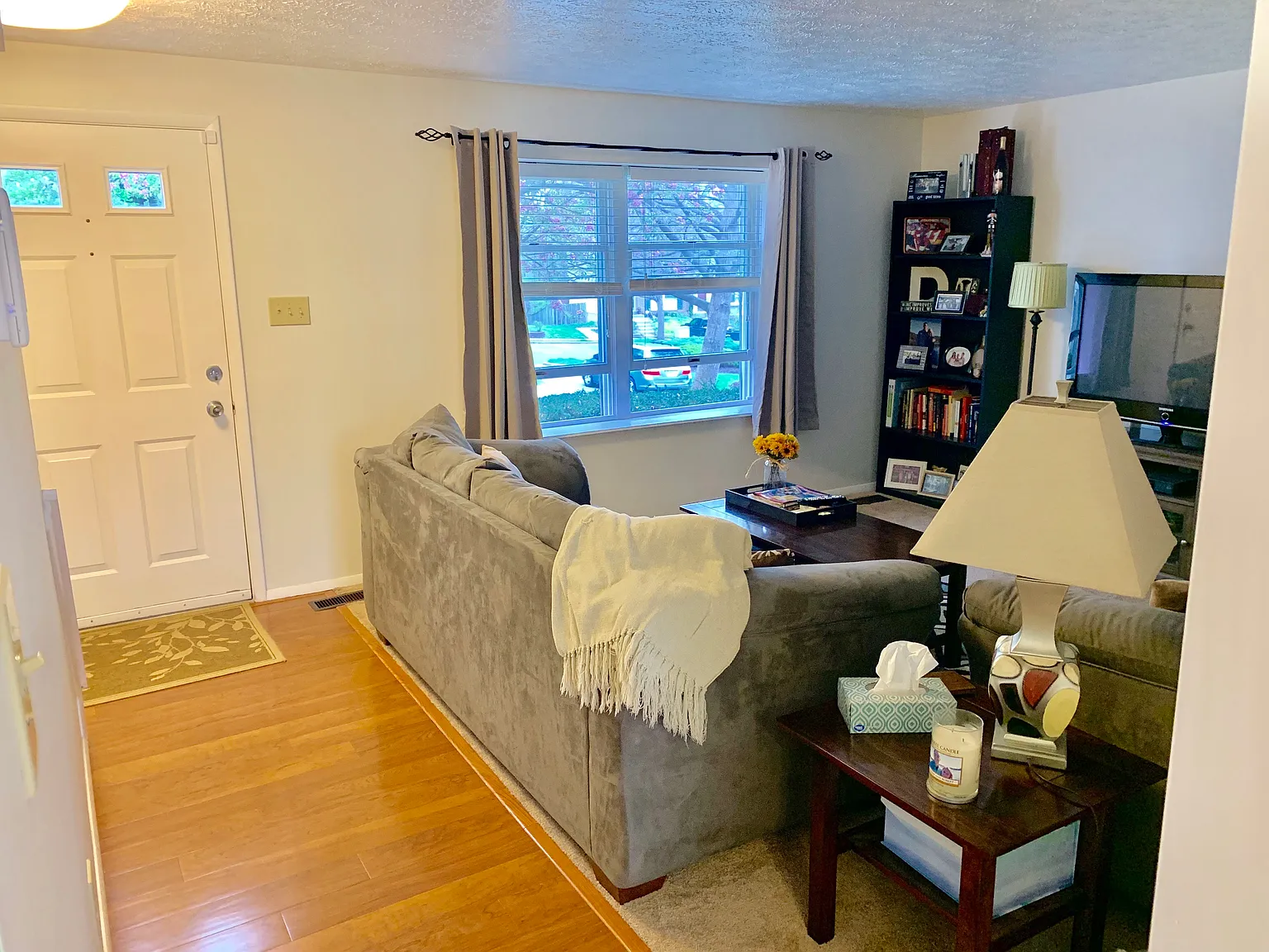3 bed, 1.5 bath, 1060 sqft, $2,200 — Photo 4
