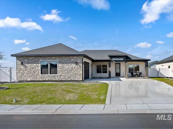2005 Sparrow St, Rupert, ID 83350