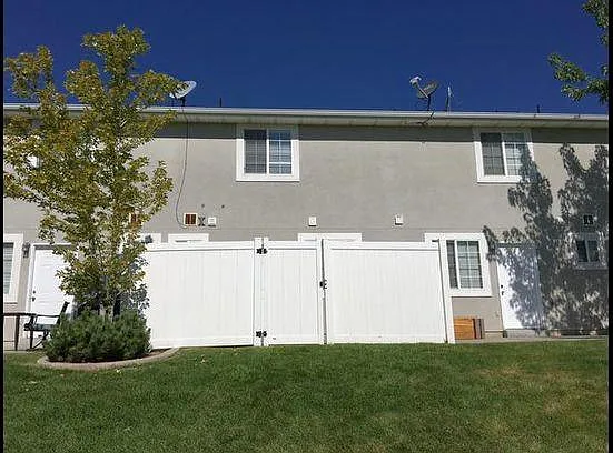 2 bed, 1.5 bath, 1156 sqft, $1,600 — Photo 3