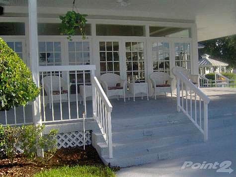 kings lake pool entrance